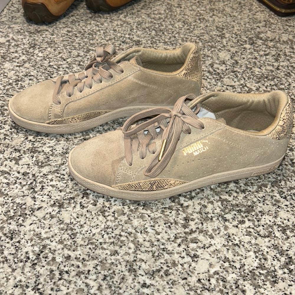 Puma suede women’s sneakers tan and snake skin size 6